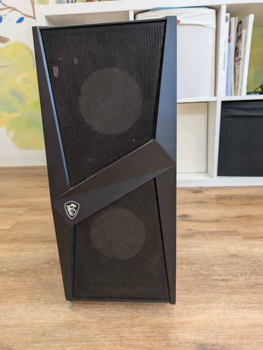 Komputer gamingowy w zastawie z monitorem