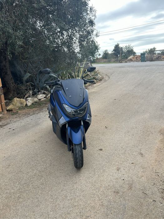 Nmax 125 v1 com alguns extras