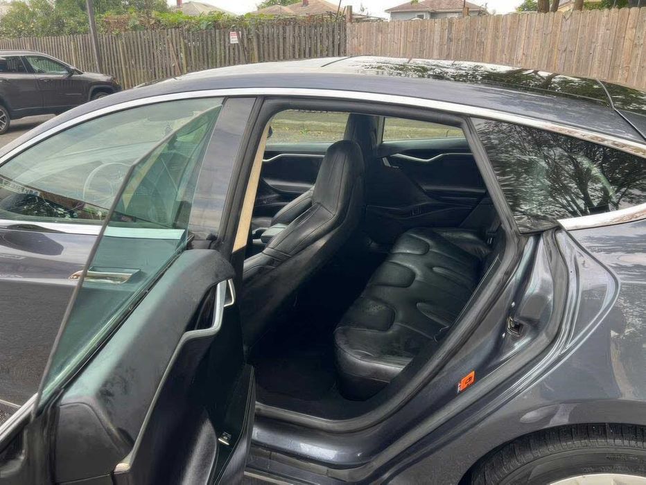 Tesla Model S 90D      2016