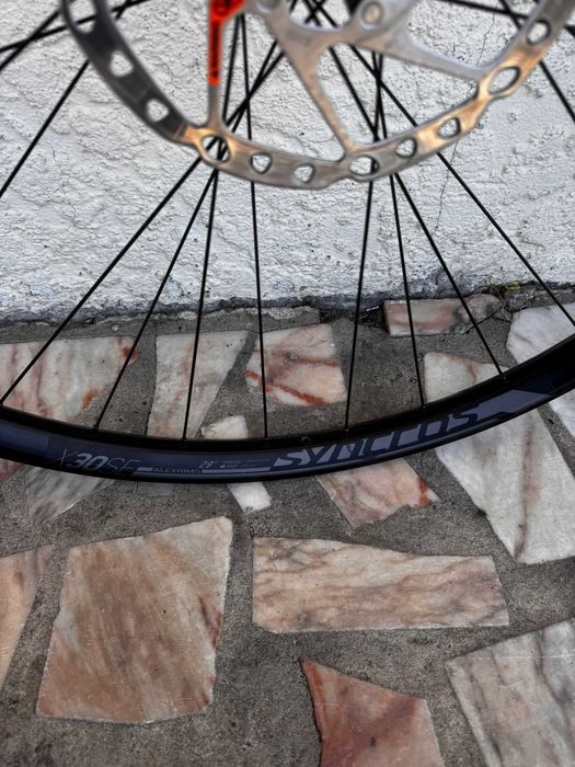 RODAS NOVAS BTT Syncros X-30SE 32H 30mm Tubeless e + material