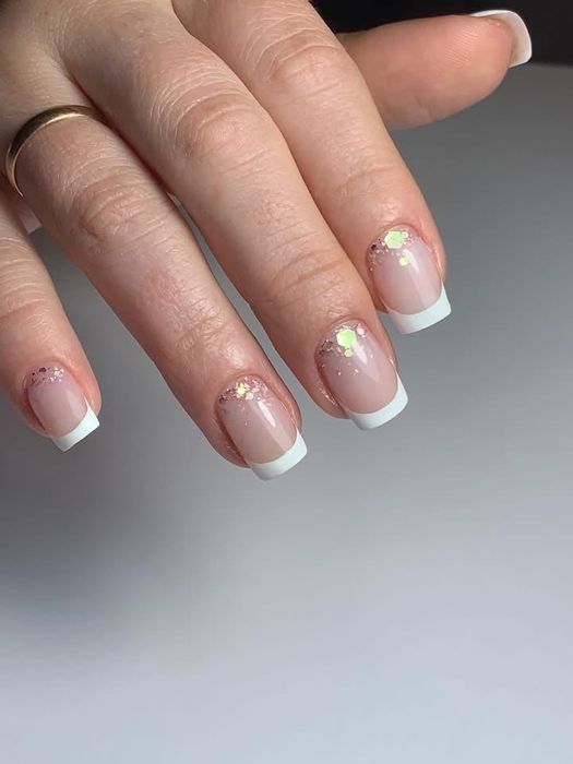 Манікюр педикюр нарощування нігтів на верхні і нижній форми