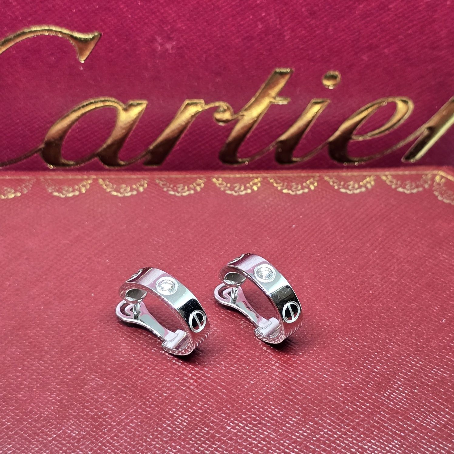 Золоті сережки з діамантами.Cartier