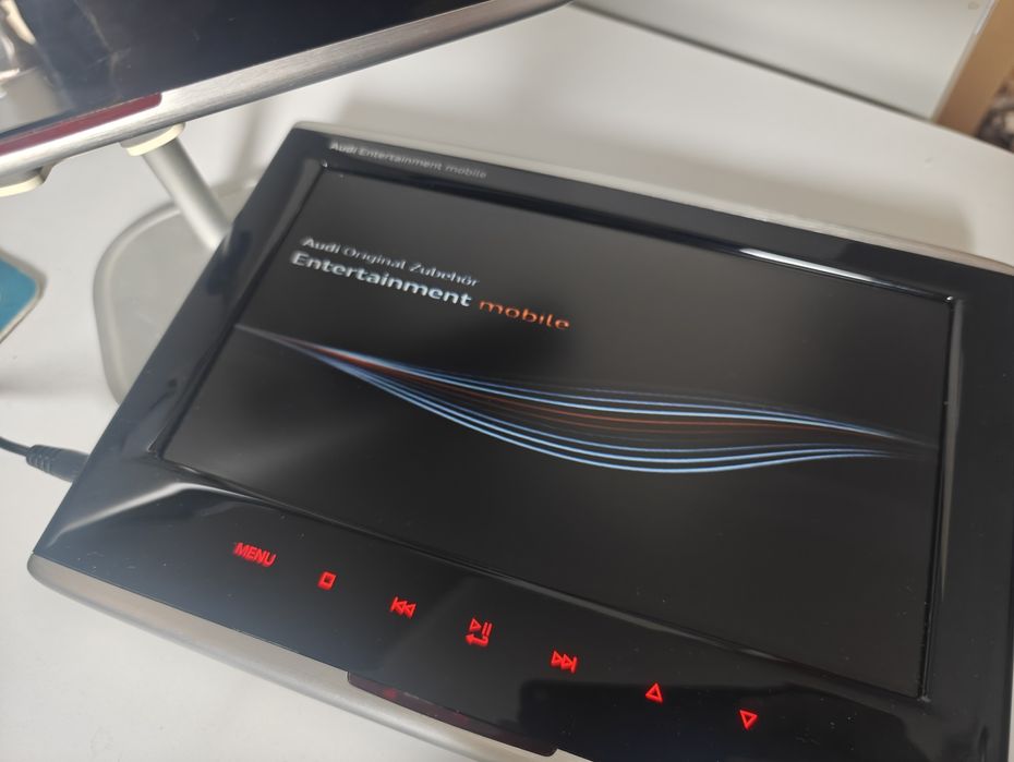 Audi Entertainment Mobile monitory