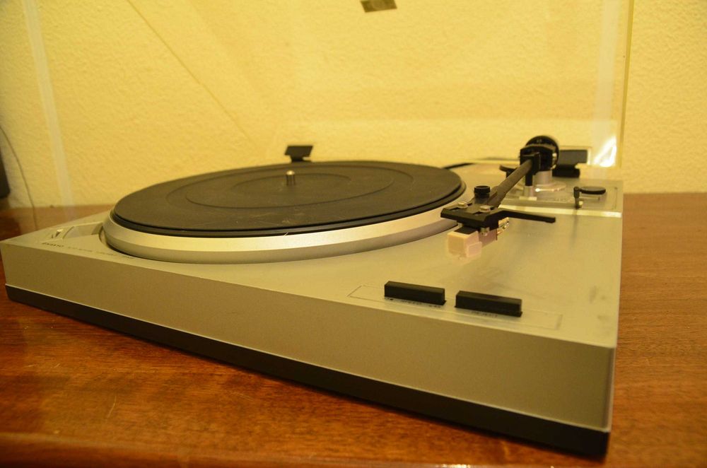 Gira Discos Sanyo TPX 1 S