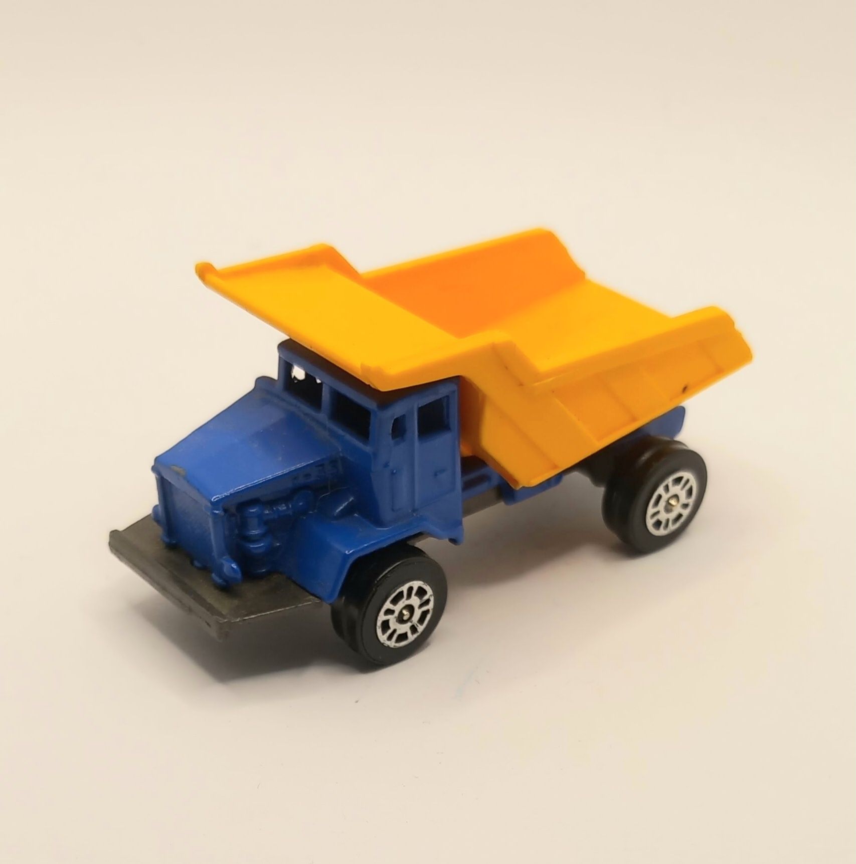 Conjunto de miniaturas Corgi Juniors: Tractor, Concrete mixer e Camião