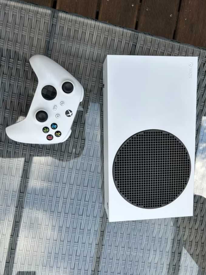 Xbox Series S Z padem pudełko wszystko jest