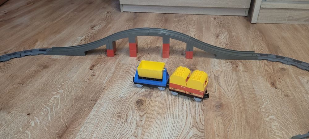 Lego duplo pociąg most tory