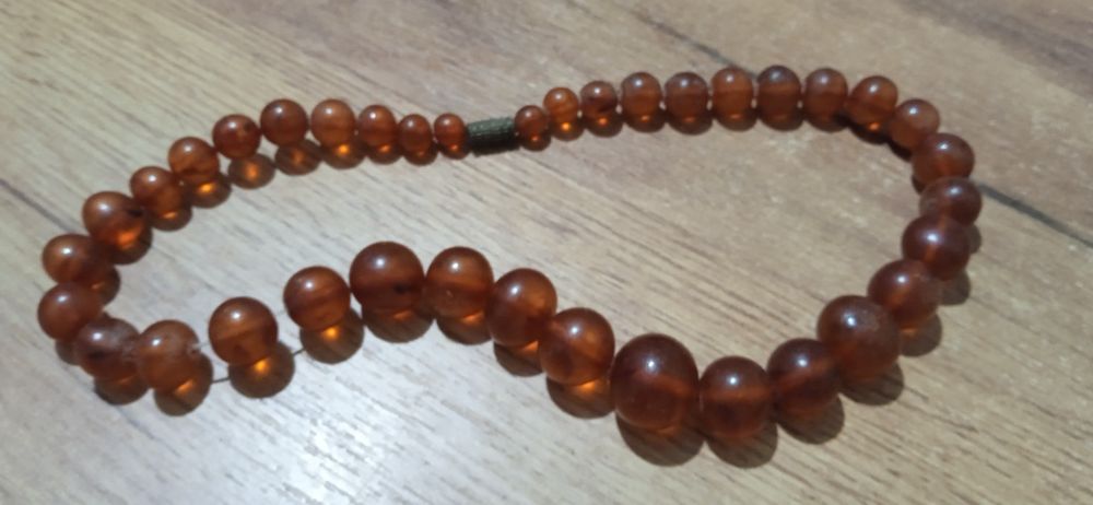 Буси з бурштину, вага 33 грами.