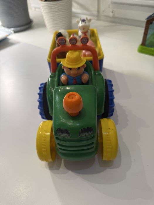 Іграшковий трактор