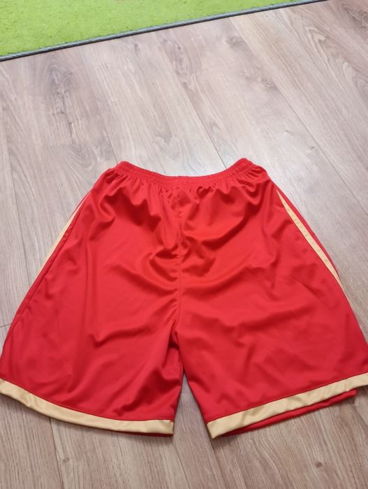 Spodenki sportowe dla chłopca rozmiar około 158