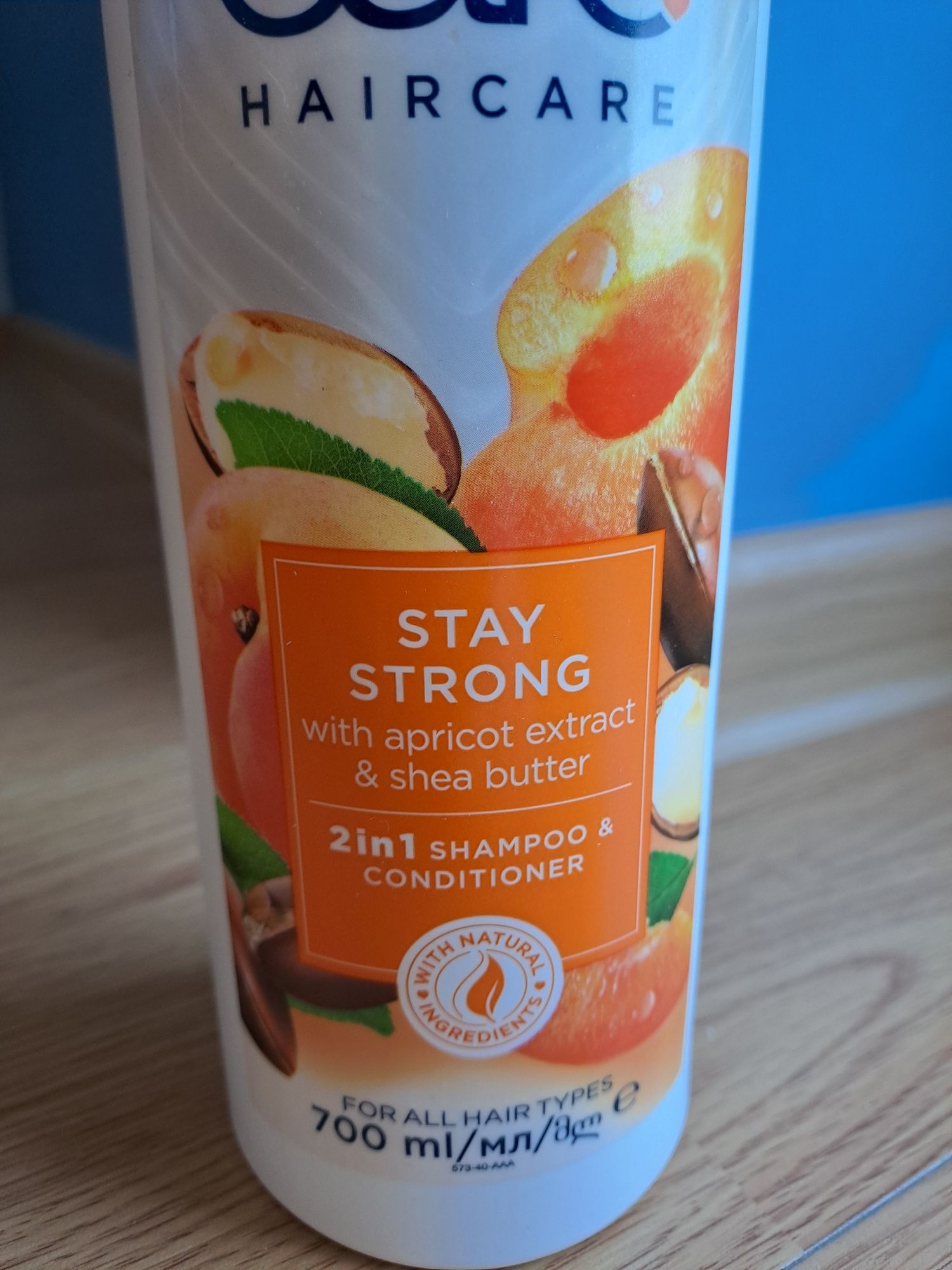 Szampon  i odżywka 2w1 morela i masło shea Avon