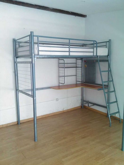 Poupar espaço: Cama beliche com secretária