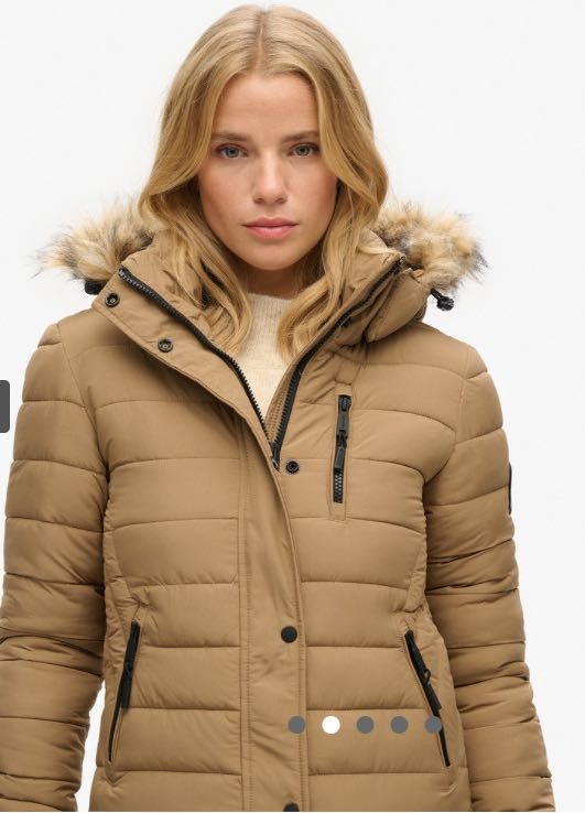 Długa, lekka kurtka puchowa z kapturem ze sztucznym futerkiem Superdry