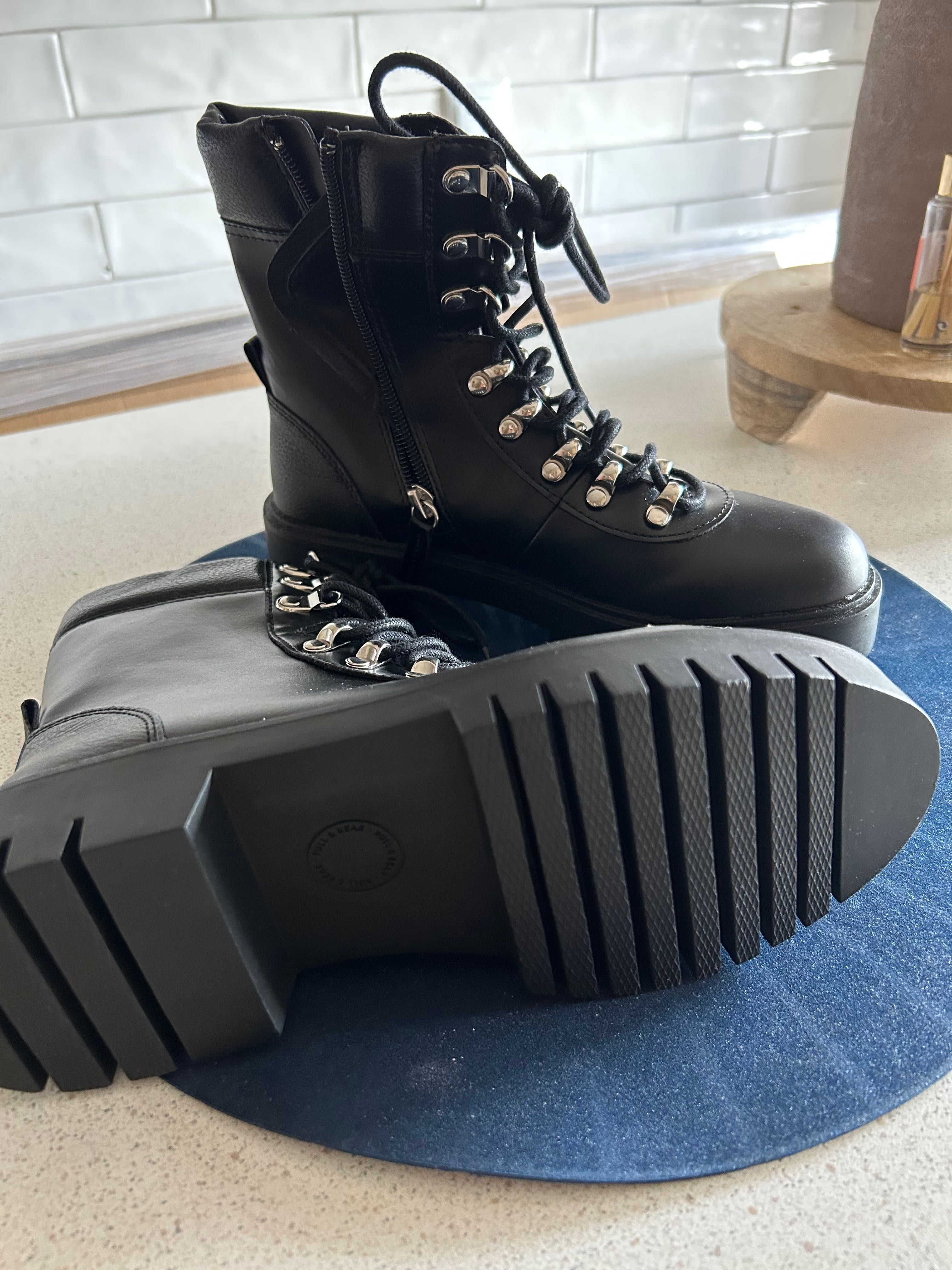Botins pretos novos