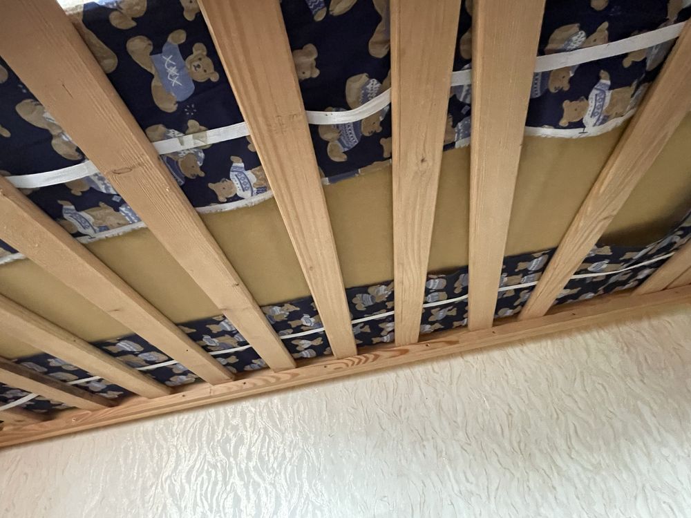 Łóżko piętrowe z litego drewna – solidne i zadbane
