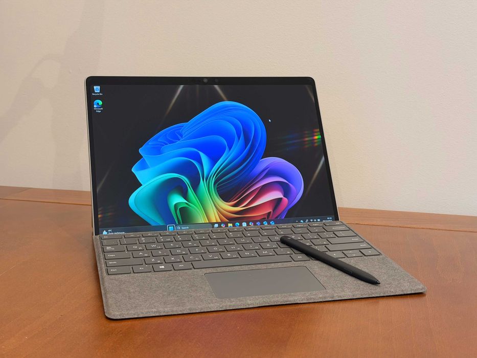Microsoft Surface Pro 11 (Edycja 11, X Plus) 16 GB RAM, 256 GB SSD +