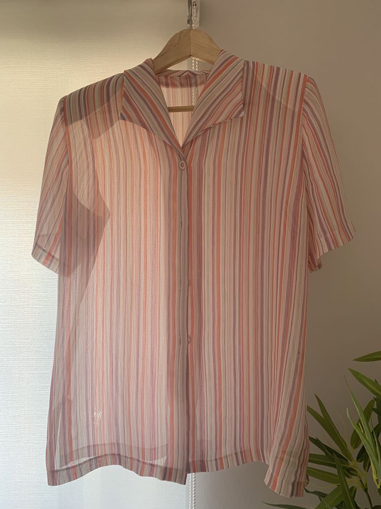 Camisa rosa padrão de riscas
