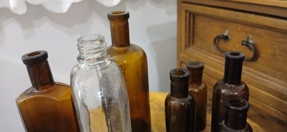 Stare butelki  apteczne,  farmaceutyczne , flaszki, Isopharm Warszawa