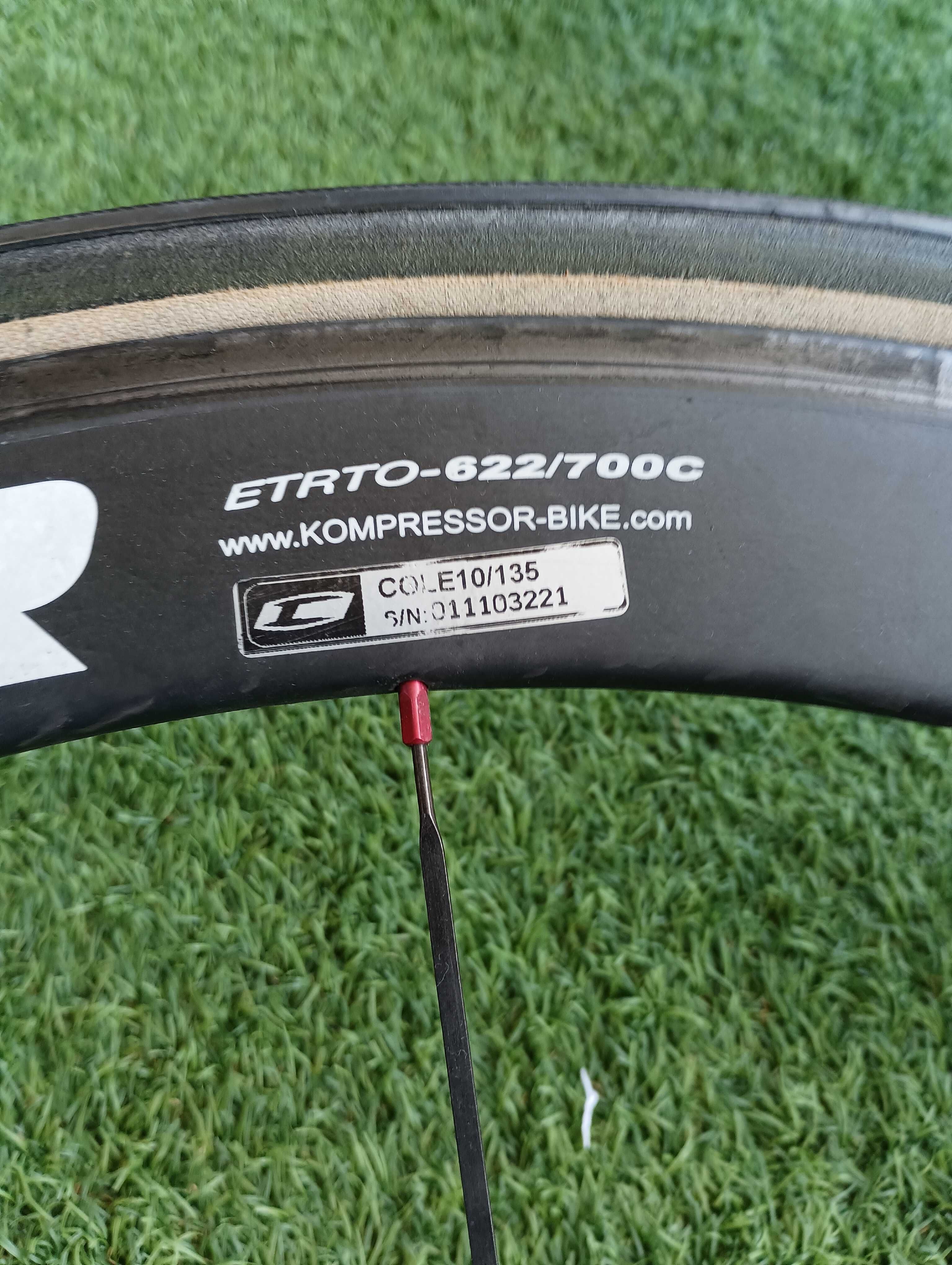 Rodas Carbono KOMPRESSOR c/ Cassete + 2 Pneus Tubular