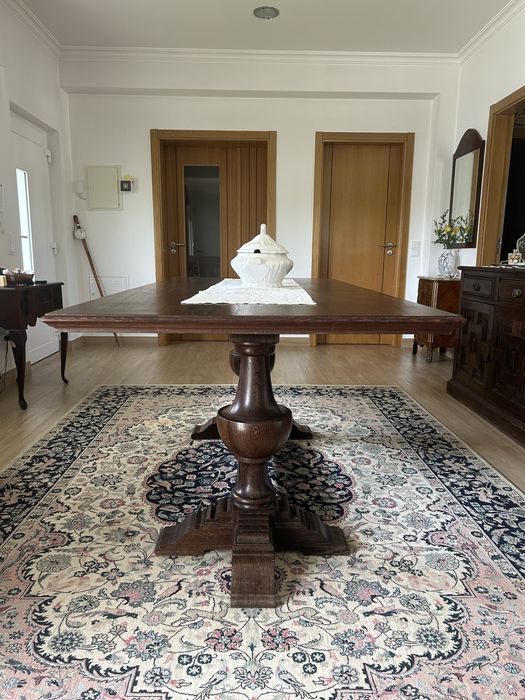Mesa de sala de jantar em Mogno