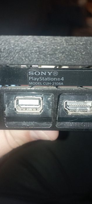 PS4 slim 500gb.consol.2.gamepad.5 games