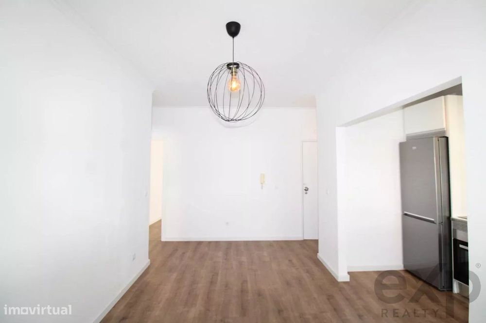 BAIXA DE PREÇO - Excelente T2 Renovado no Candal