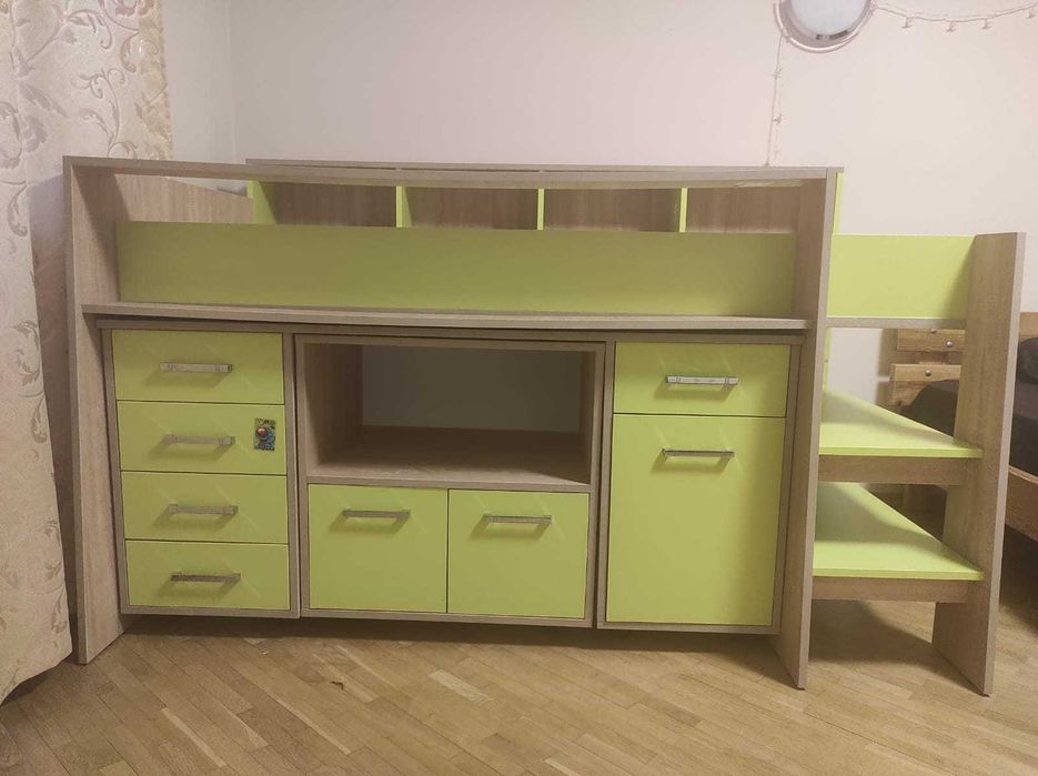 ліжко-горище низьке зі столом та тумбою