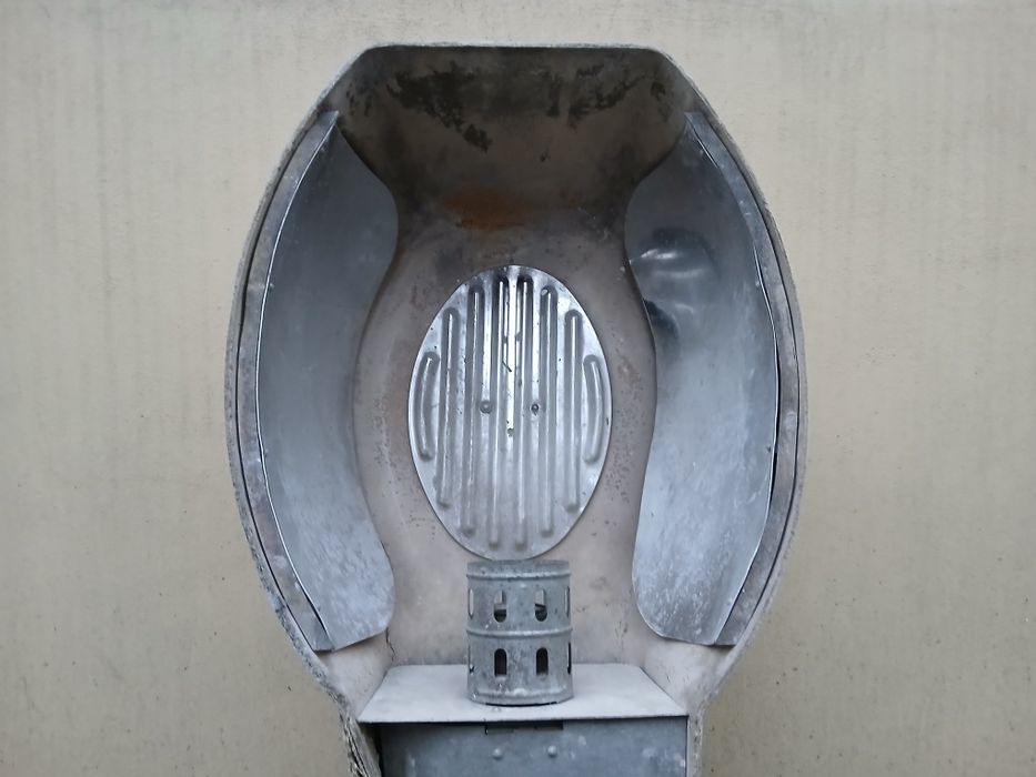 Lampa uliczna stara zabytkowa oprawa PRL sprawna