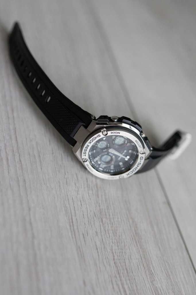 Casio G-Shock męski GST-W110-1AER SOLAR zegarek srebrny