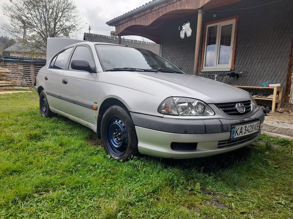 Тойота авенсіс 2002р