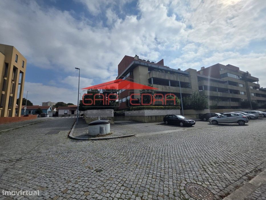Lugar de garagem (2) em Paranhos Porto