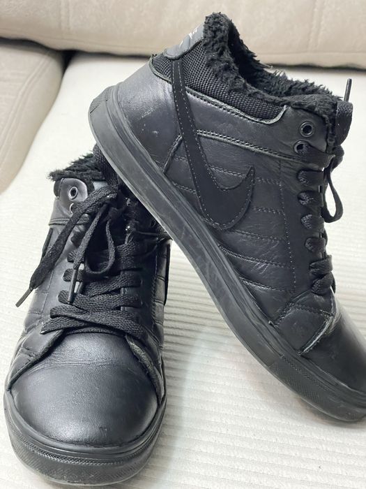 Шкіряні кросівки