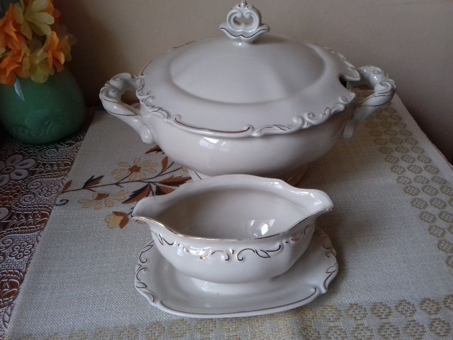 Waza i sosjerka porcelanowa z wytwórni Tułowice.