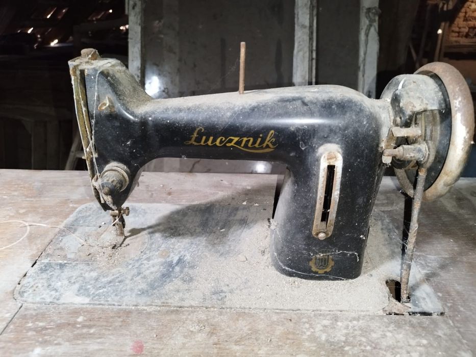 Retro maszyna Łucznik na pedał maszyna PRL