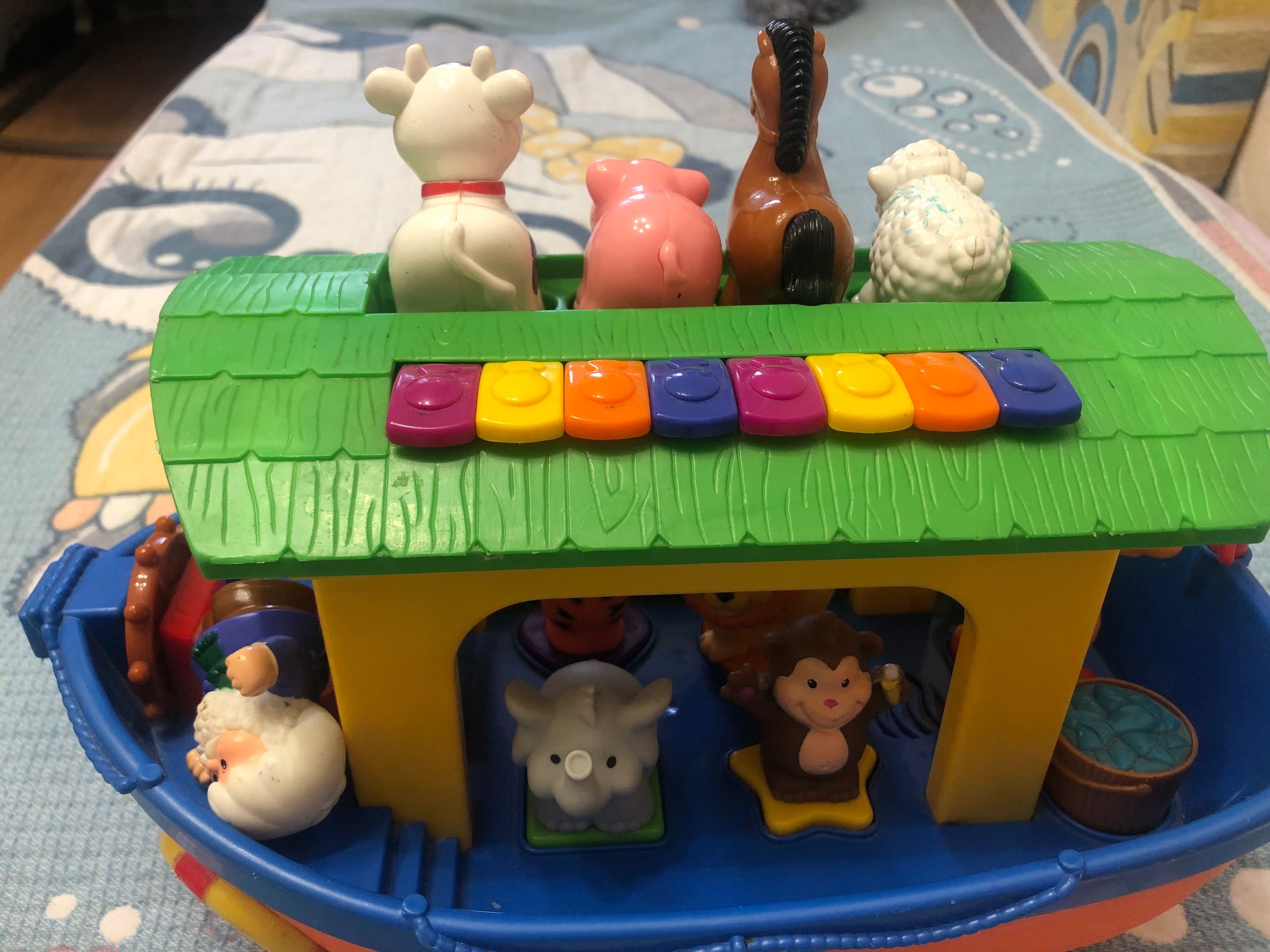 Продам музичну іграшку Ноєв ковчег