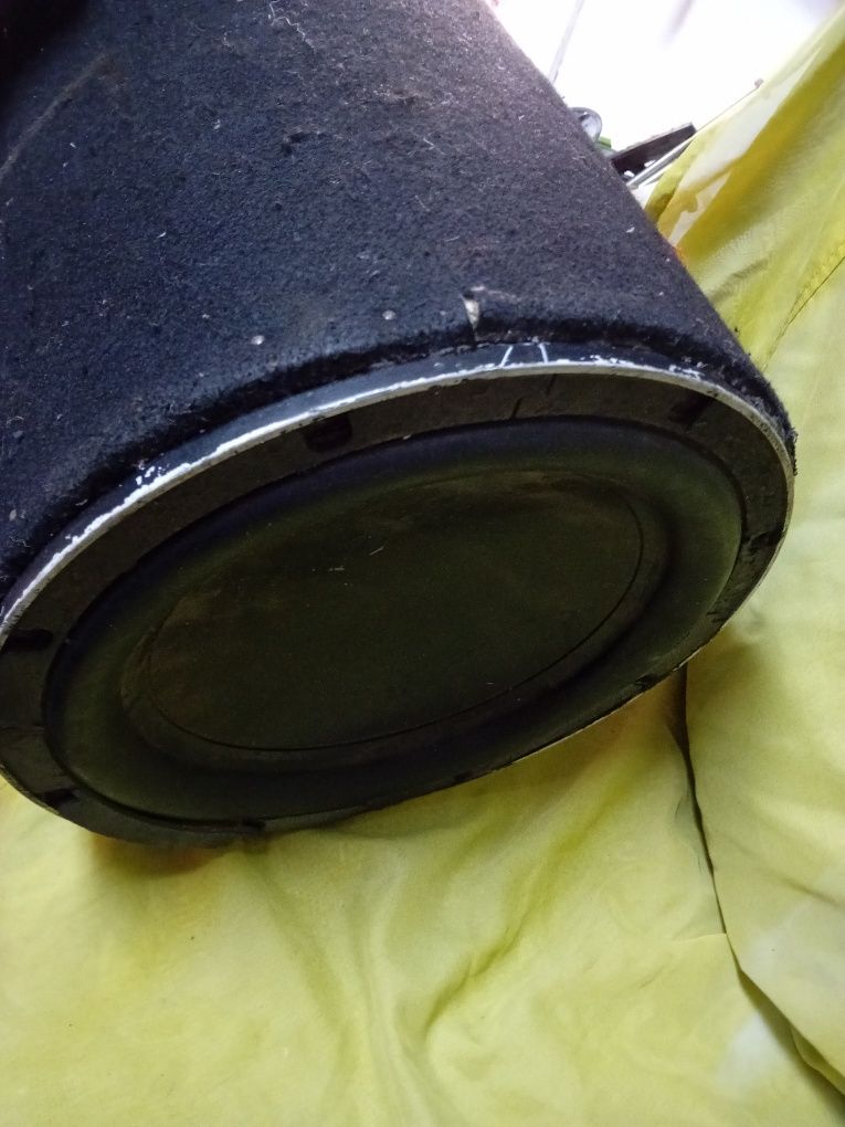subwoofer, um da alpine outro magnat