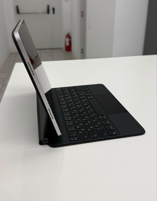 Планшет iPad Pro 11" 128 gb Space Gray (Wi-Fi + Lte) + Magic Keyboard