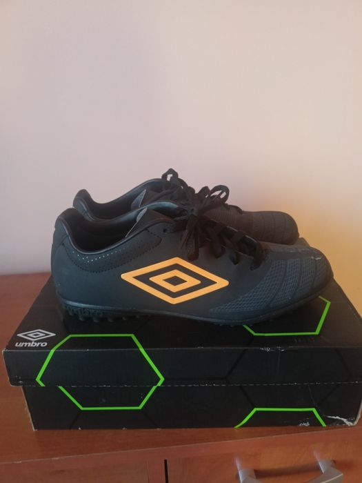 Buty piłkarskie UMBRO korki turfy 44.5 43