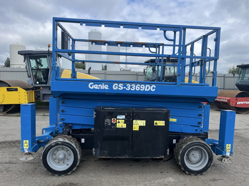 Podnośnik nożycowy Genie GS 3369 DC jlg