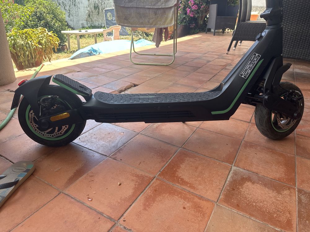 Trotinette novo em perfeito estado está na garantia