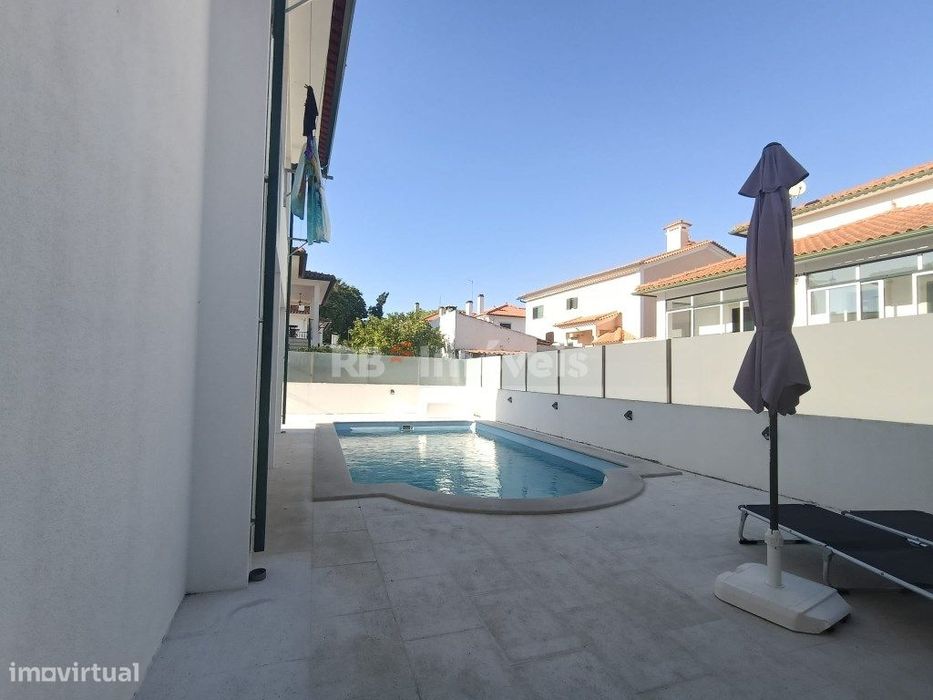 Moradia T4 de sonho com 3 pisos, Piscina de Água Salgada e Garagem ...