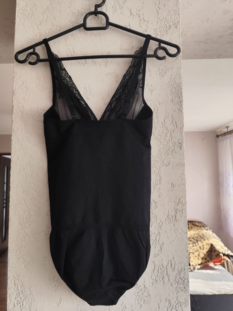 Body modelujące sylwetkę na regulowane ramiączka rozm 36C. Esmara