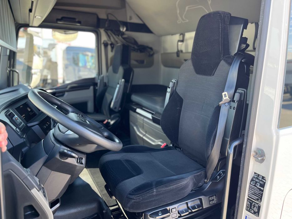 MAN TGX 26.470 6X2-4 LL BDF 2021 Промтоварний фургон-контейнер