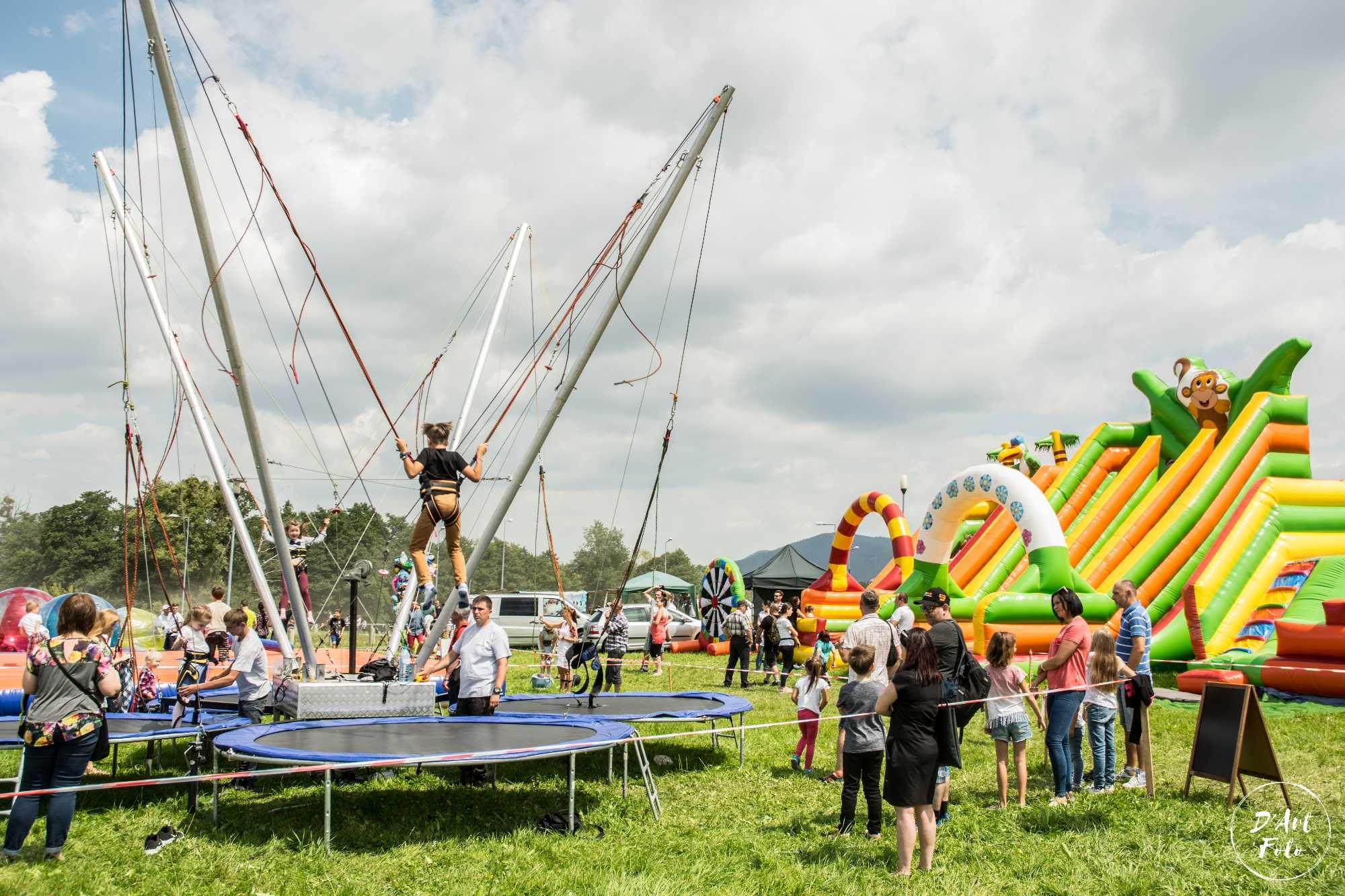 Dmuchańce  Eurobungee  Karuzele  Tory przeszkód  byk rodeo eliminator