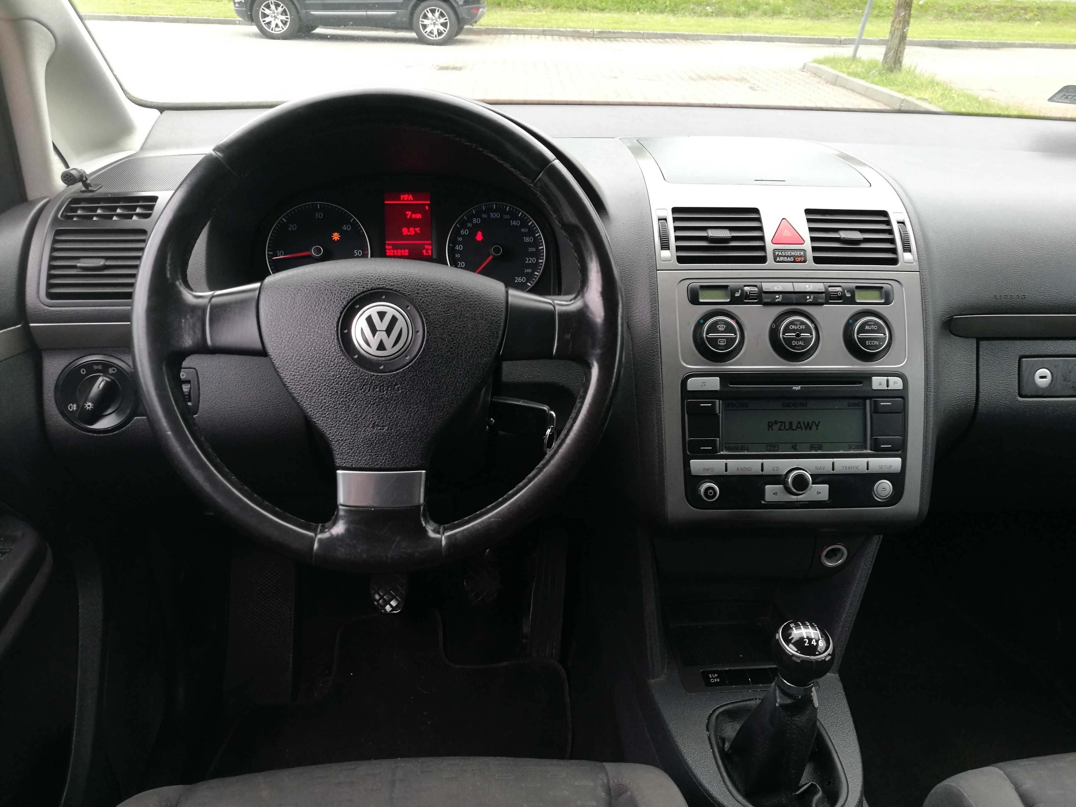 Ekonomiczny VW TOURAN Lift. r2007. p 1.9tdi. Skrzynia 6 biegów manual.
