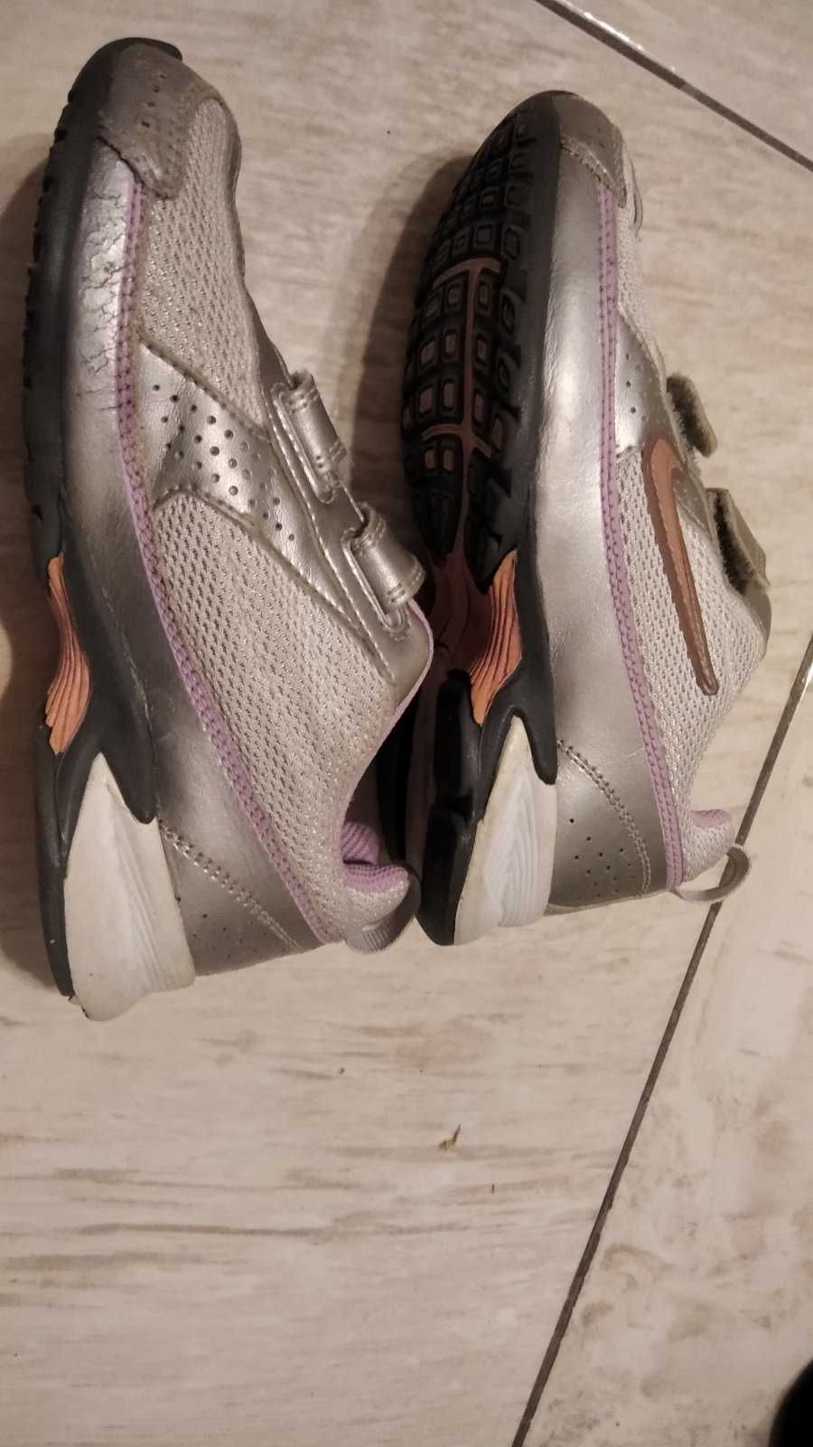 кросівки Nike оригінал Індонезія р 29,5 устілка 18 см