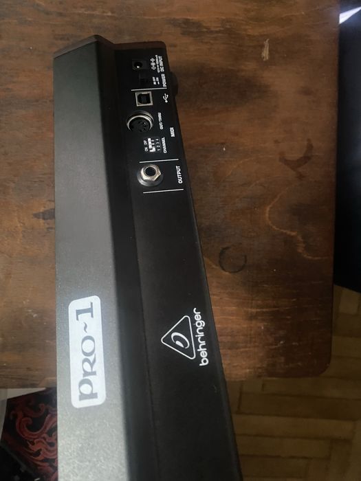 Behringer Pro 1 синтезатор