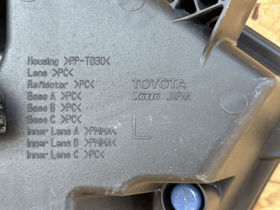 Lexus NX 2017-2021рік фара дхо права ліва LED оригінал б/у