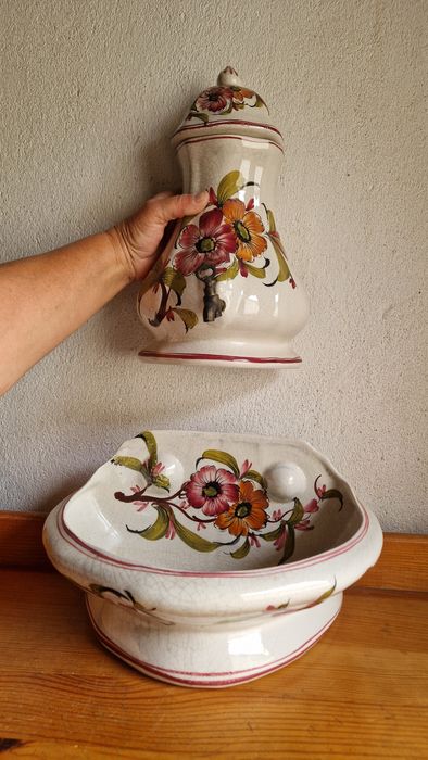 Fonte pintada à mão