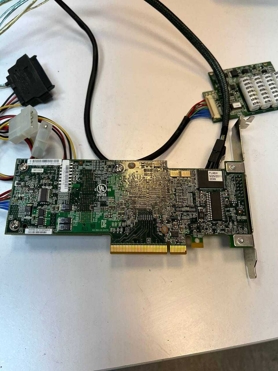 Контролер RAID LSI MegaRAID SAS 9260CV-4i, Battery, CacheCade, 6GB/S